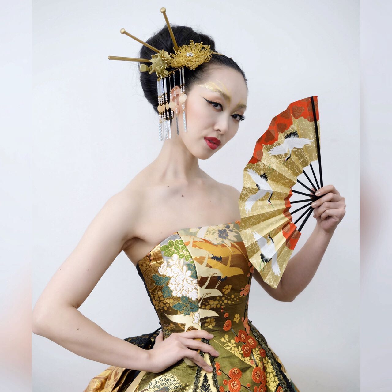 上田美江子さん、﻿ 美容歴40周年記念のショー in Tokyo﻿ ﻿ 美江子さん指導のもと、 板垣達也さんが制作された﻿ 和の美を彩る﻿ 華やかなヘアメイク﻿ ﻿ ﻿ ホームページでは﻿ たくさんの和ドレスをご紹介しています﻿ @aliansa