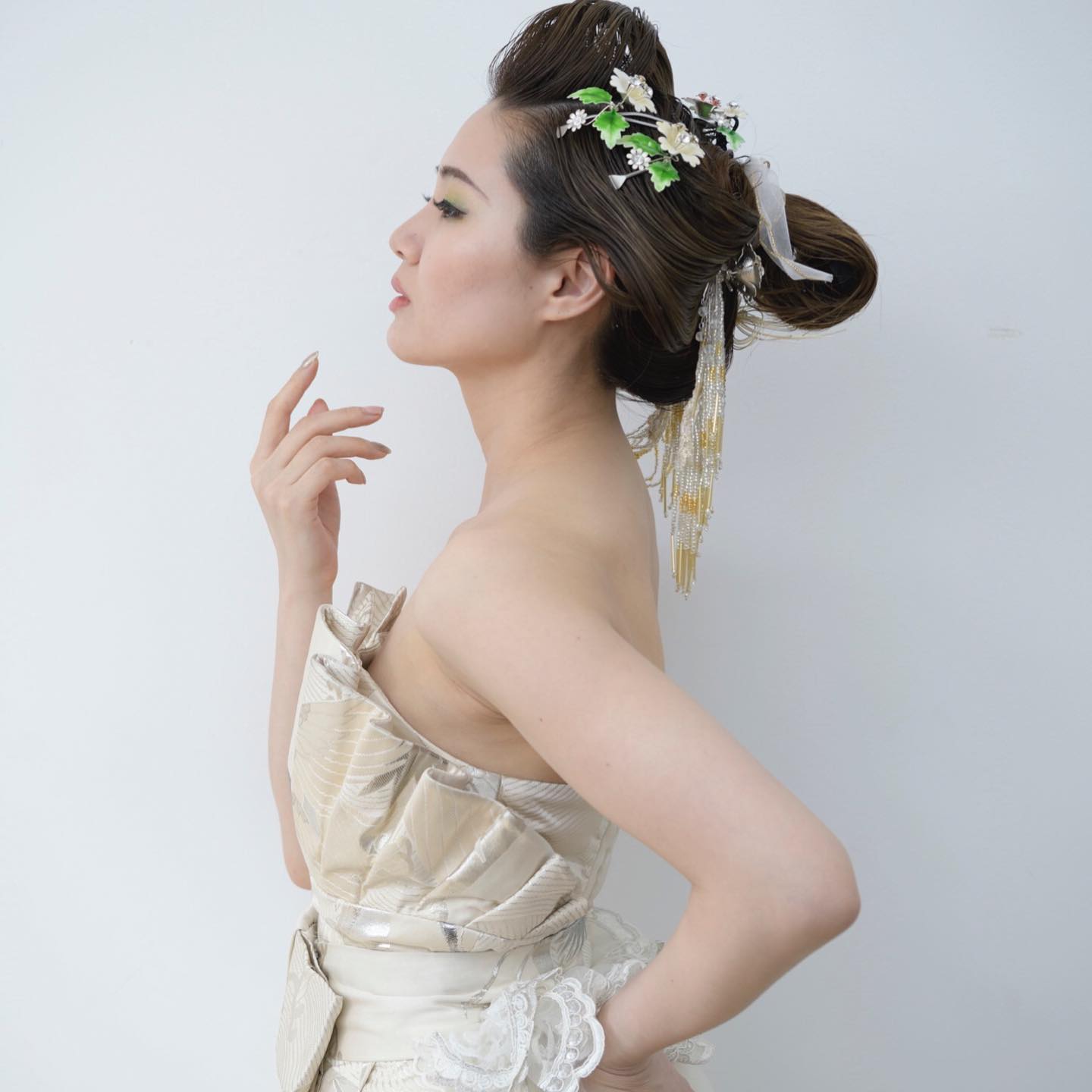 上田美江子さん、﻿ 美容歴40周年記念のショー in Tokyo﻿ ﻿ 美江子さん指導のもと、生徒さんが制作された﻿ 和の美を彩る﻿ 華やかなヘアメイク﻿ ﻿ ホームページでは﻿ たくさんの和ドレスをご紹介しています﻿ @aliansa