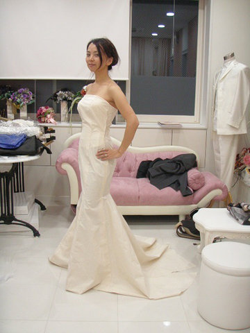 花嫁さんを100倍キレイに魅せるウェディング-ウエストラインを強調 マーメイドドレス（仮縫い）